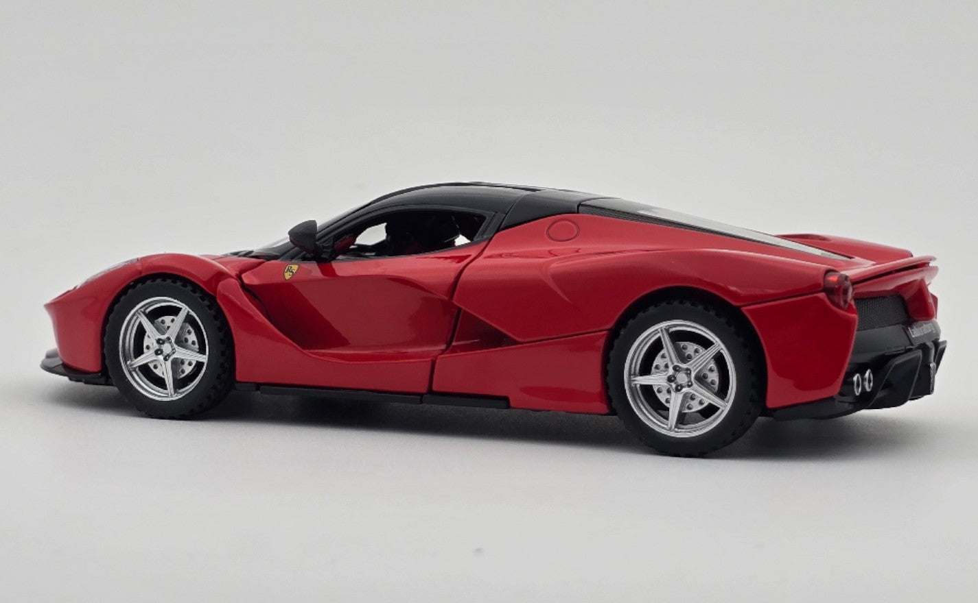 Ferrari LaFerrari 1:24  diecast scale model car collectible car