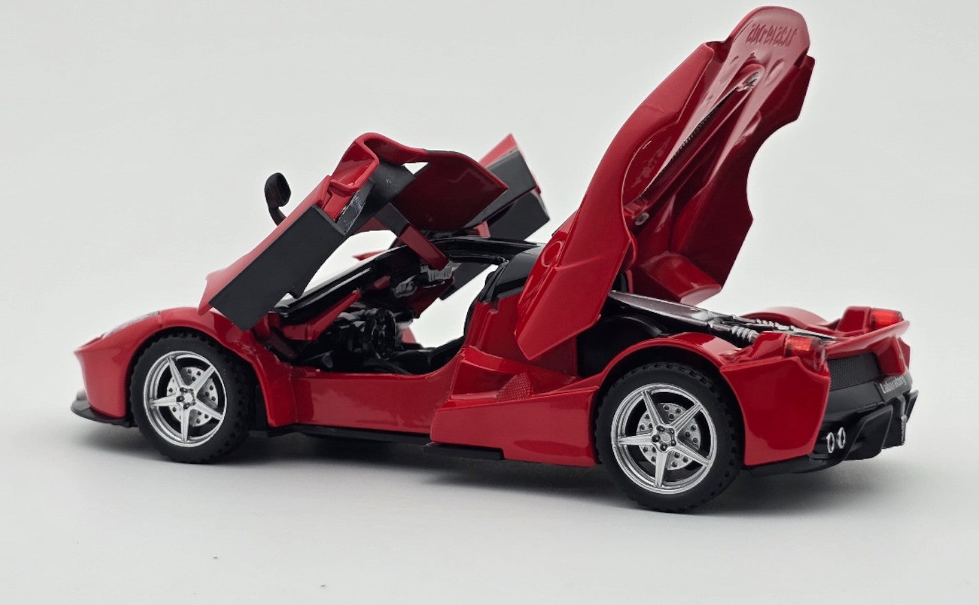 Ferrari LaFerrari 1:24  diecast scale model car collectible car