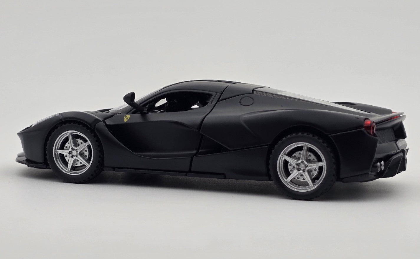 Ferrari LaFerrari 1:24  diecast scale model car collectible car