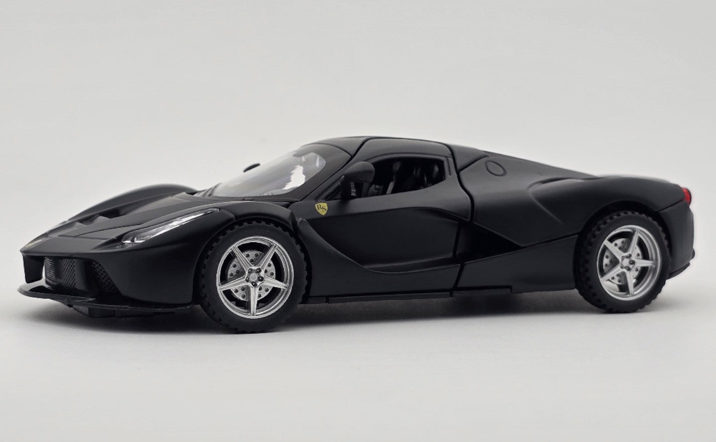 Ferrari LaFerrari 1:24  diecast scale model car collectible car
