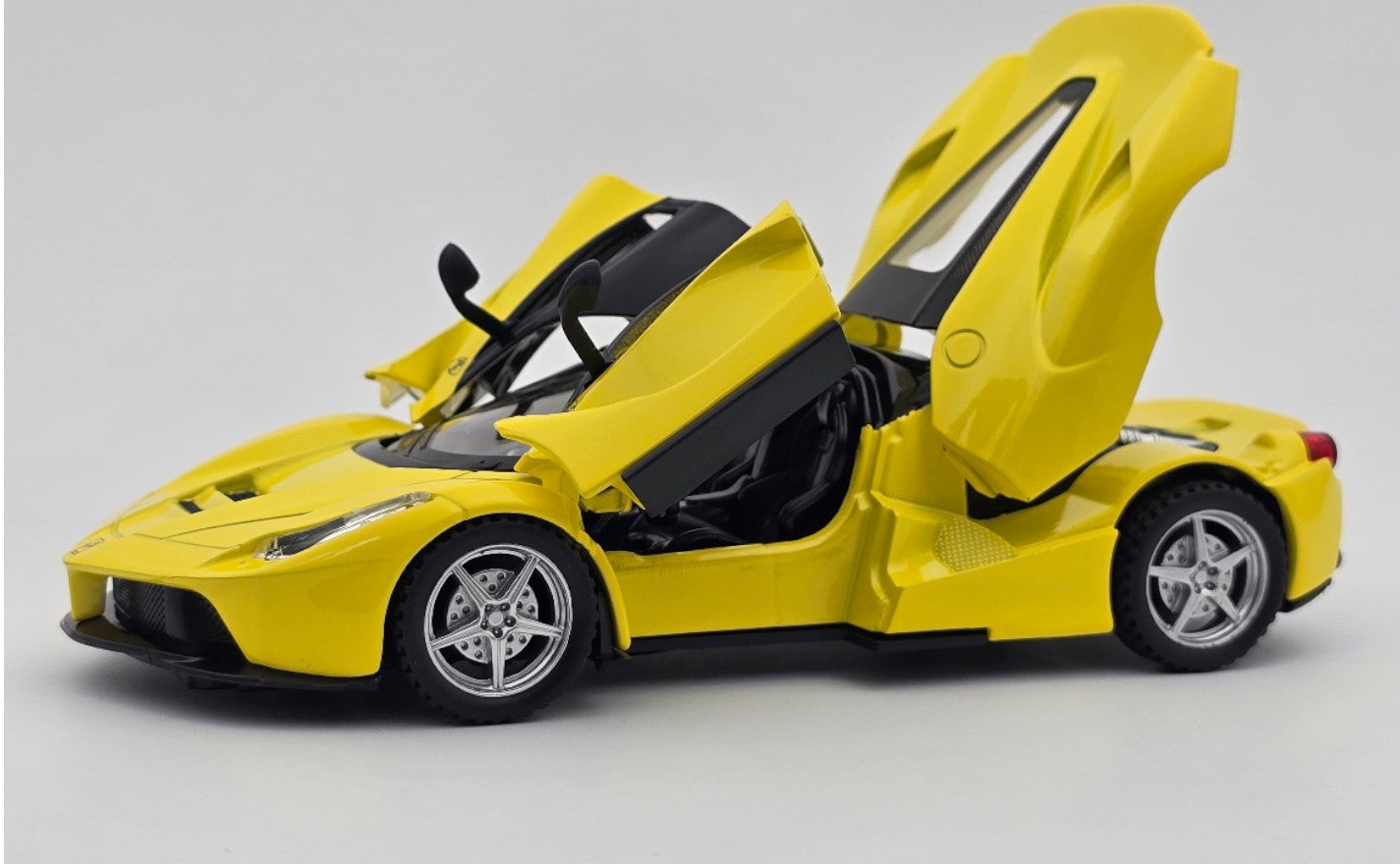 Ferrari LaFerrari 1:24  diecast scale model car collectible car