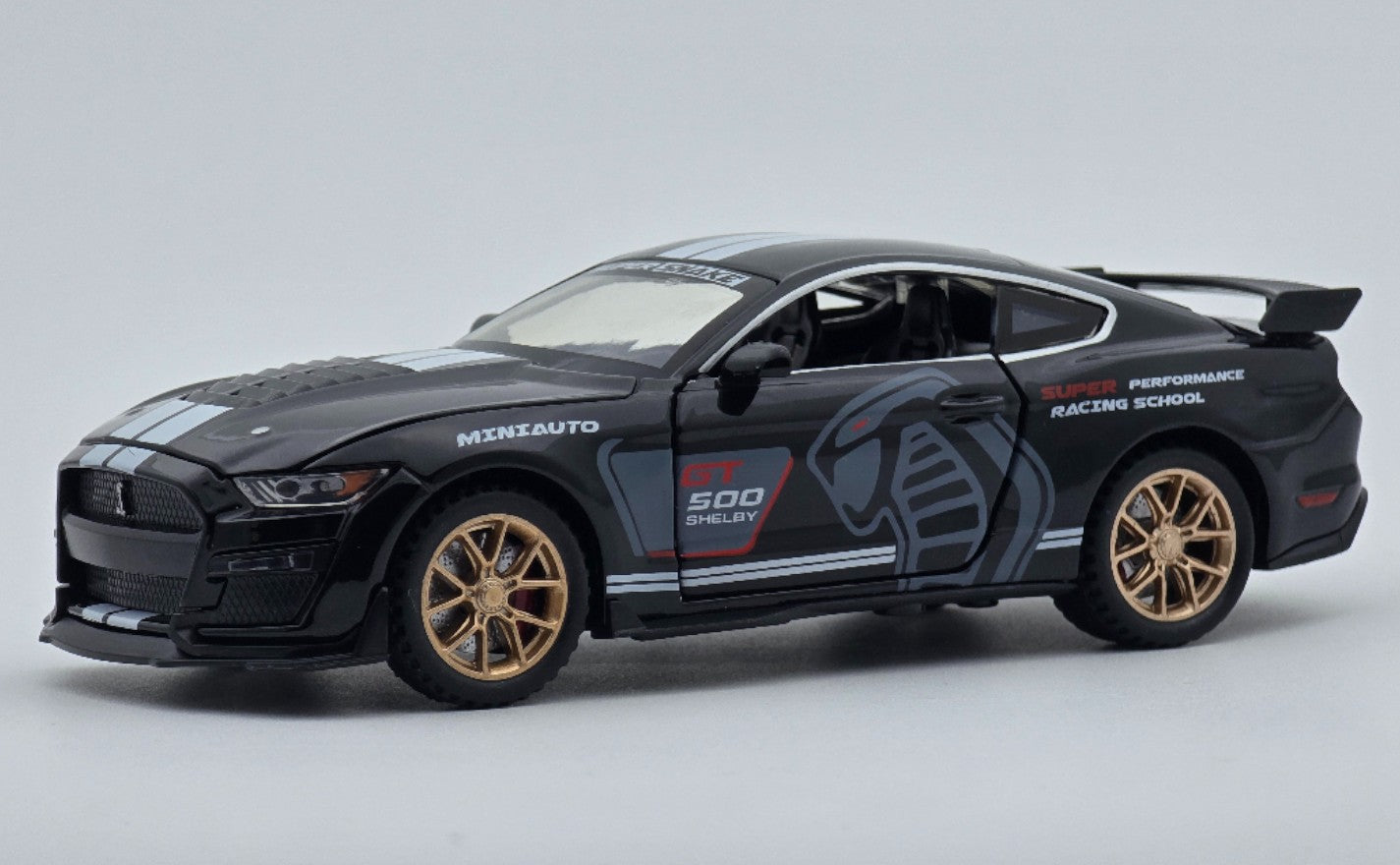 Ford Mustang Shelby GT500 1:24 diecast scale model car