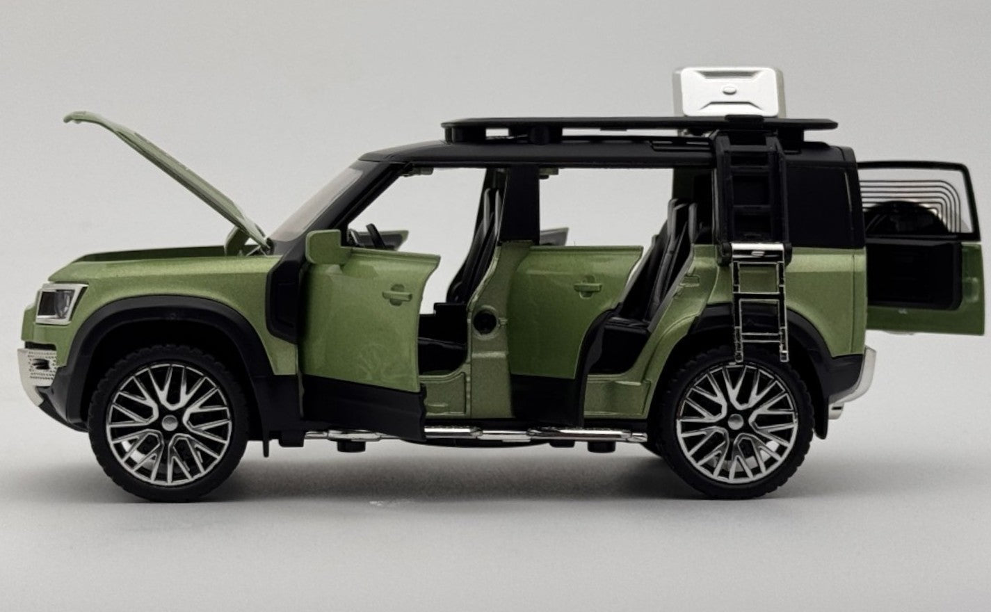 Land Rover Defender 110 1:24 diecast Scale Model car | Assorted Colors