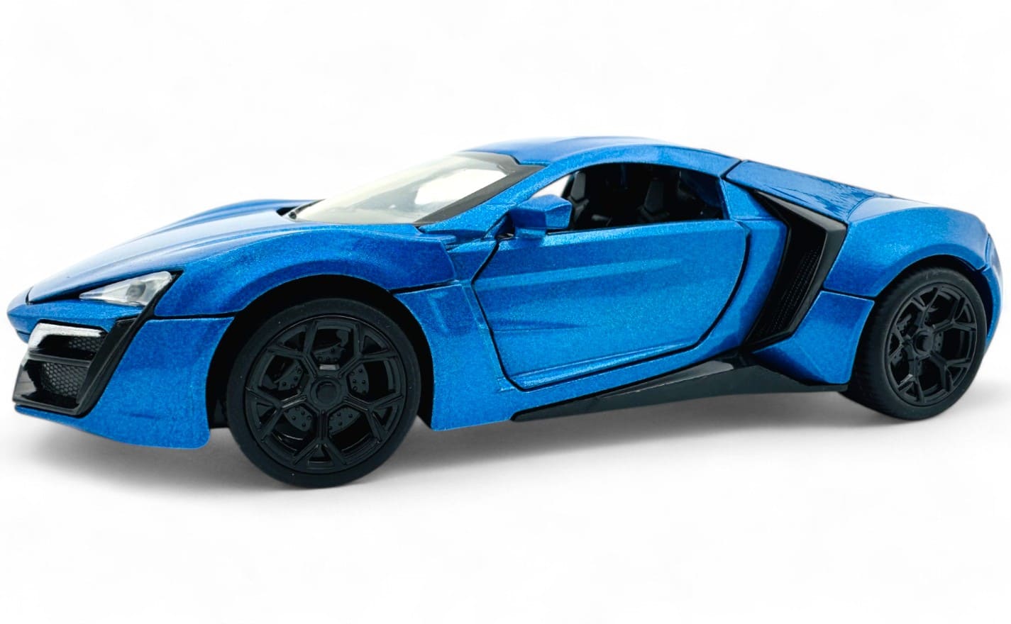 W Motors Lykan HyperSport 1:24  diecast scale model car collectible - Assorted Color