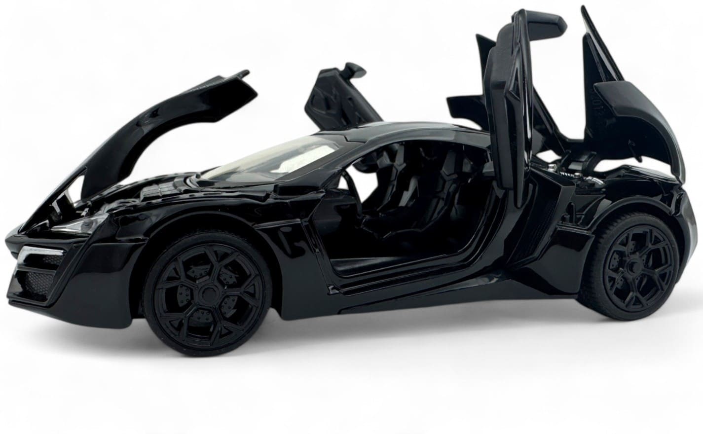 W Motors Lykan HyperSport 1:24  diecast scale model car collectible - Assorted Color