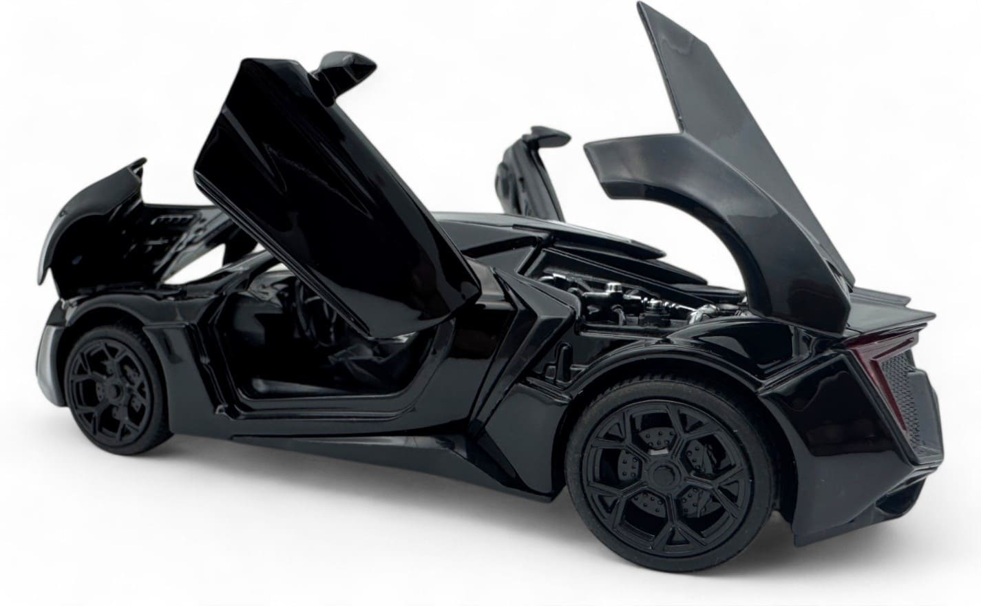 W Motors Lykan HyperSport 1:24  diecast scale model car collectible - Assorted Color