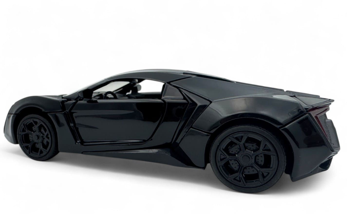 W Motors Lykan HyperSport 1:24  diecast scale model car collectible - Assorted Color