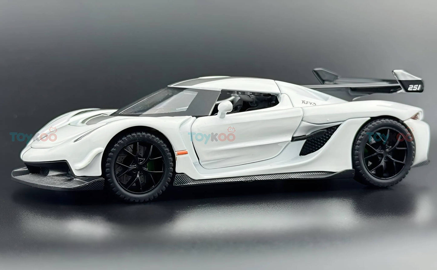 Koenigsegg Jesko 1:24 diecast scale model car collectible