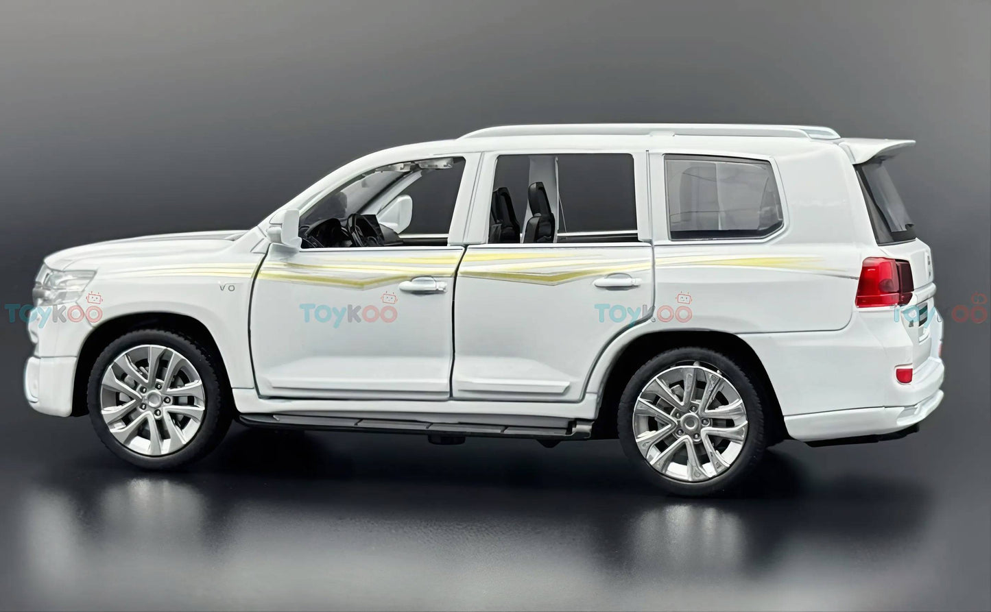 Toyota Land Cruiser LC200 1:24  diecast Scale Model | Assorted Colors