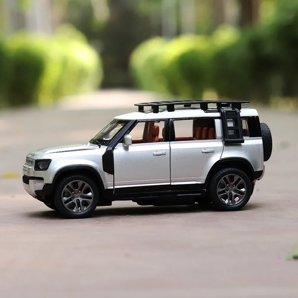 Remote Control Metal Diecast Defender Car with Smoke Effect | Openable Doors & Light | 1:22 Scale