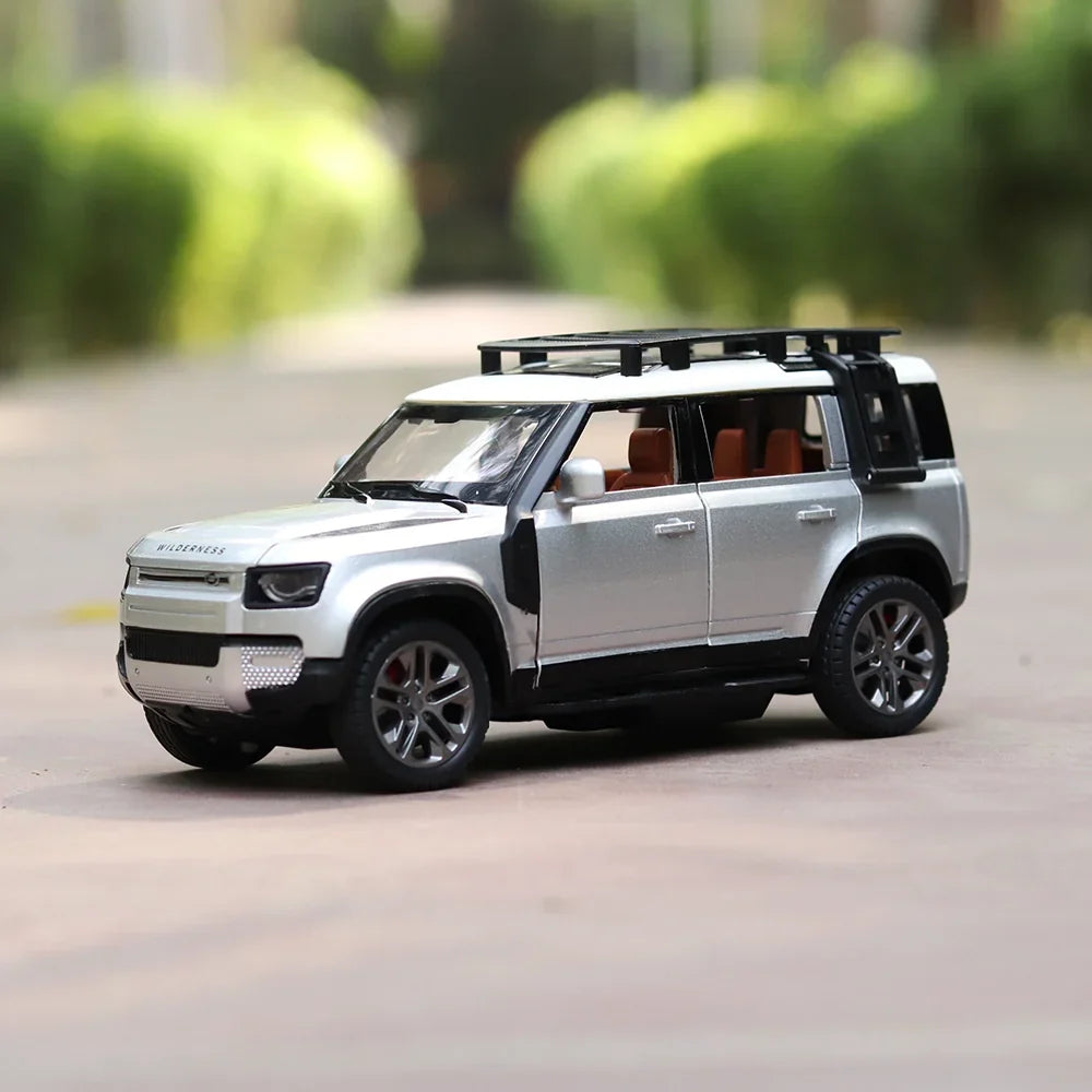 Remote Control Metal Diecast Defender Car with Smoke Effect | Openable Doors & Light | 1:22 Scale