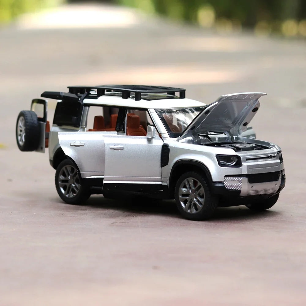 Remote Control Metal Diecast Defender Car with Smoke Effect | Openable Doors & Light | 1:22 Scale